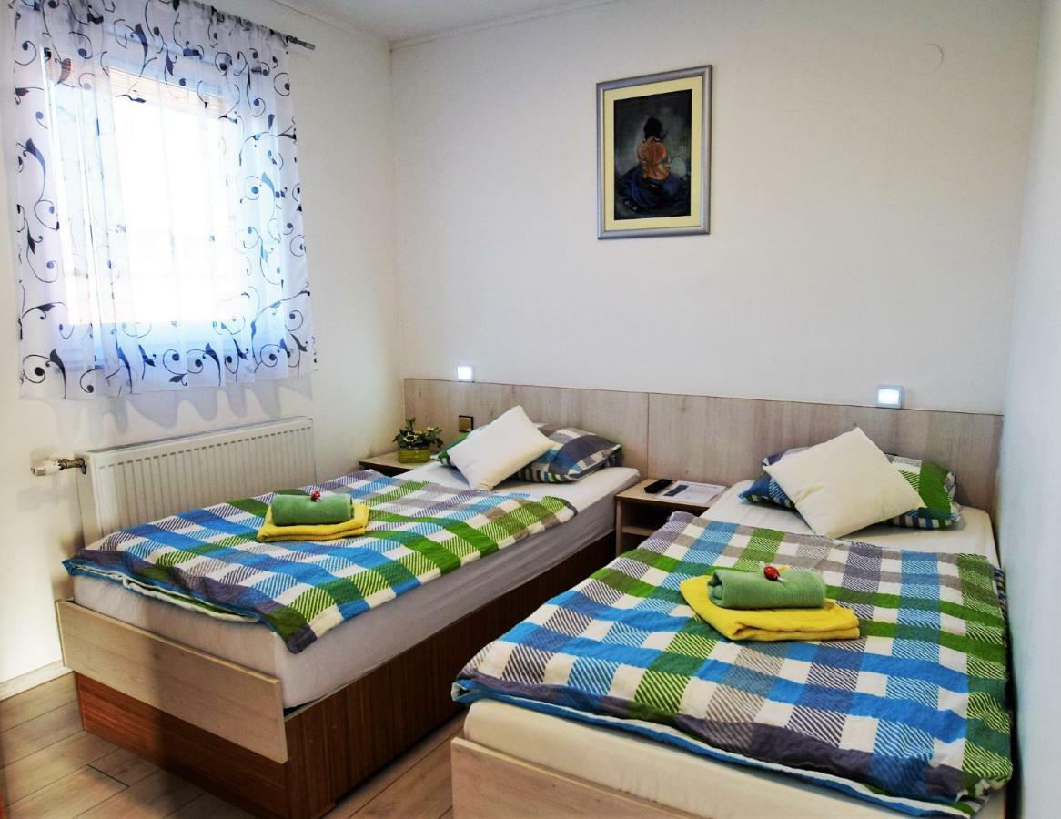 Apartment Gacka Otočac Exteriör bild
